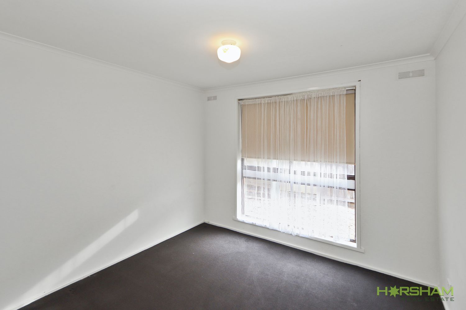 1 / 15 Schwarz Avenue, Horsham