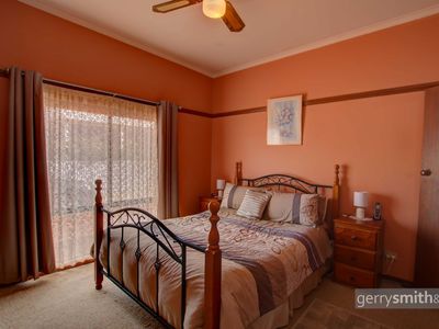 72 Williams Road, Horsham