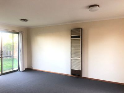 Flat 2 / 75 Huntingfield Drive, Hoppers Crossing