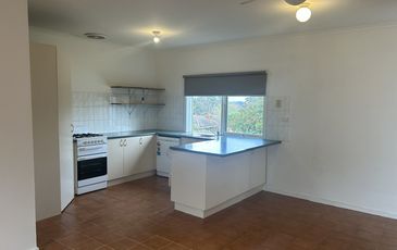 2 / 10 Queens Court, Berwick