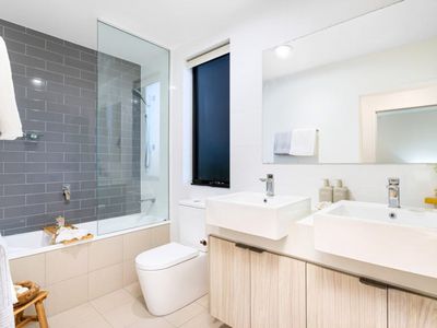 7 Marina Court, Hope Island