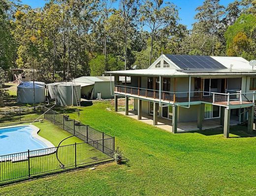 Enter Acreage Freedom with Exceptional Multi-Generational Versatility image 5