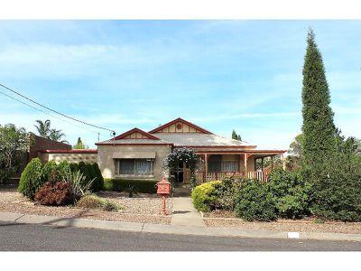240 East Lloyd Street, Strathdale