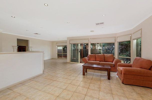 5 Petre Court, Roxburgh Park