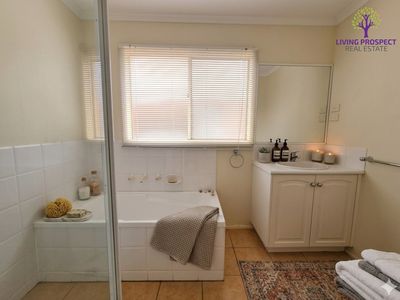 11 Parkside Walk, Hoppers Crossing