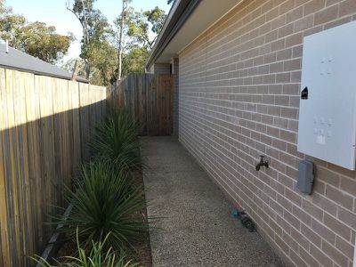2 / 102 Bradman Way, Urangan