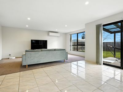 2 / 2 Carol Court, Westbury