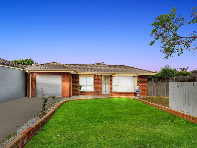 4 Finchley Park Crescent, Tarneit