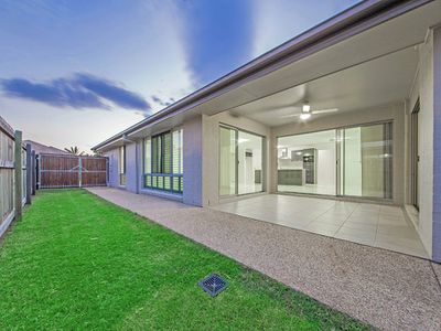 24 Foxwood Cct, Wakerley