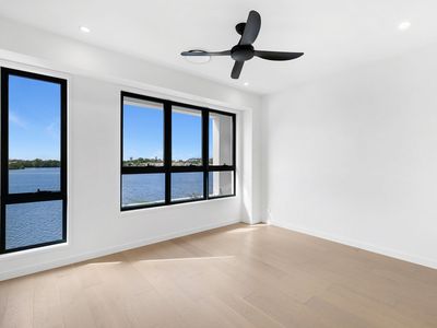 2 / 19 Watts Drive, Varsity Lakes