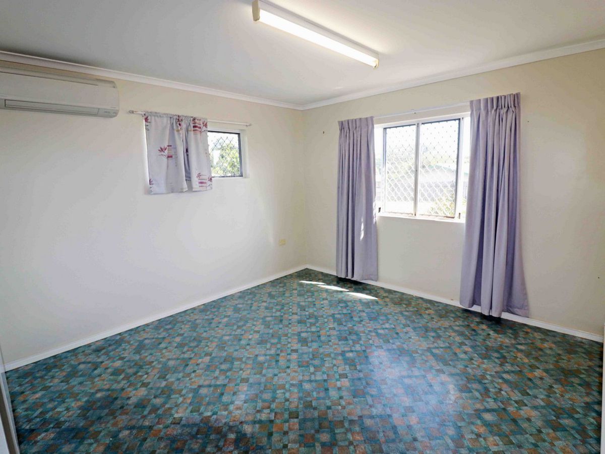1 Paula Close, Atherton