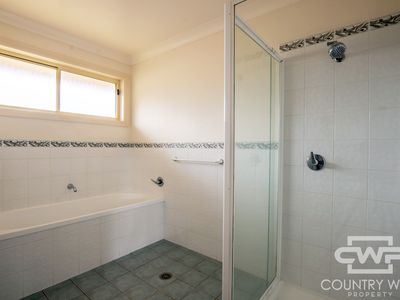 8B Urandangie Street, Guyra