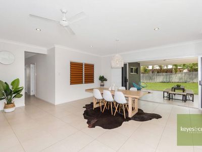 2 Zoe Court, Mount Louisa