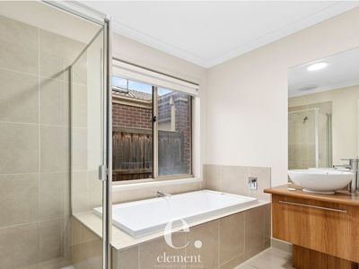 39 Village Green Drive, Leopold