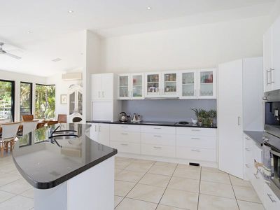 2 Tingara Court, Tewantin