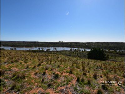 122 / East Front Road, Younghusband