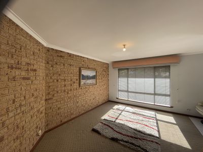 2a Yeovil Crescent, Bicton