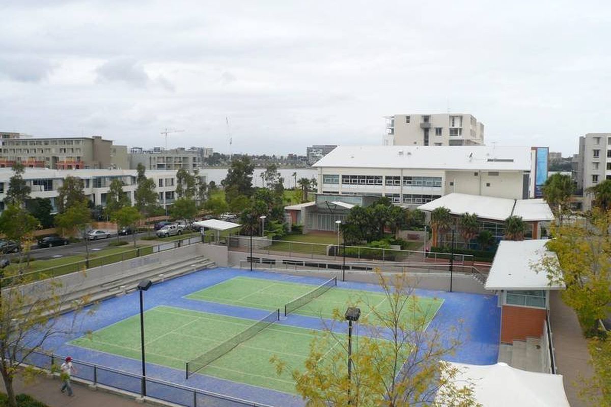 4  Stromboli Strait , Wentworth Point