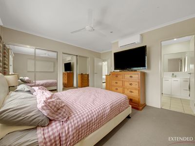27 / 1 Collins Lane, Kin Kora