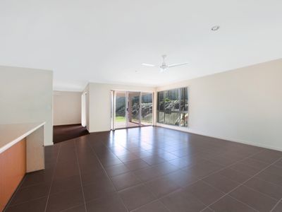 12 Hinton Court, Deeragun