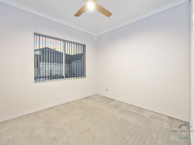 5 Scarlet Close, Tapping