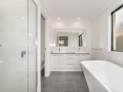13 Hyacinth Drive, Piara Waters