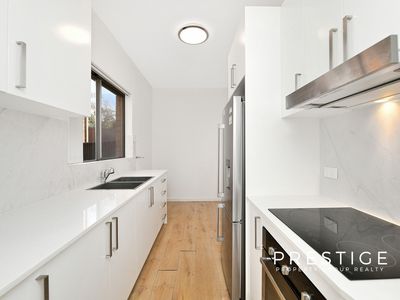 2 / 5 Short Street, Carlton