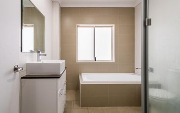 1 / 6 North Parade, Campsie