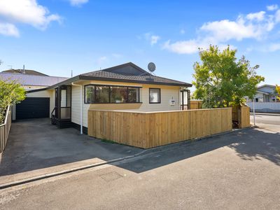 2 Brydon Way, The Wood