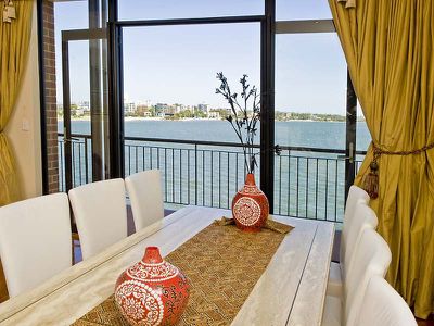 302 / 173 Mounts Bay Road, Perth