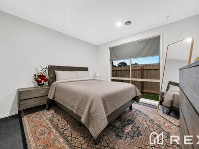 17 Gowrie Place, Cranbourne West