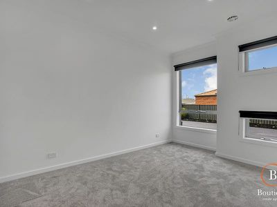 1 / 17 BIRDSWING TERRACE, Melton South
