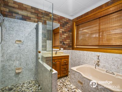 21 Josephine Crescent, Moorebank