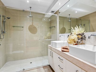 3 / 8 Leo Crescent, Alexandra Headland