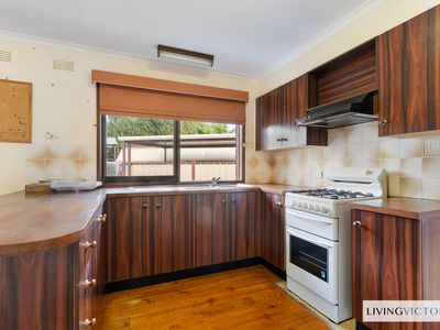 8 Wimmera Court, Werribee