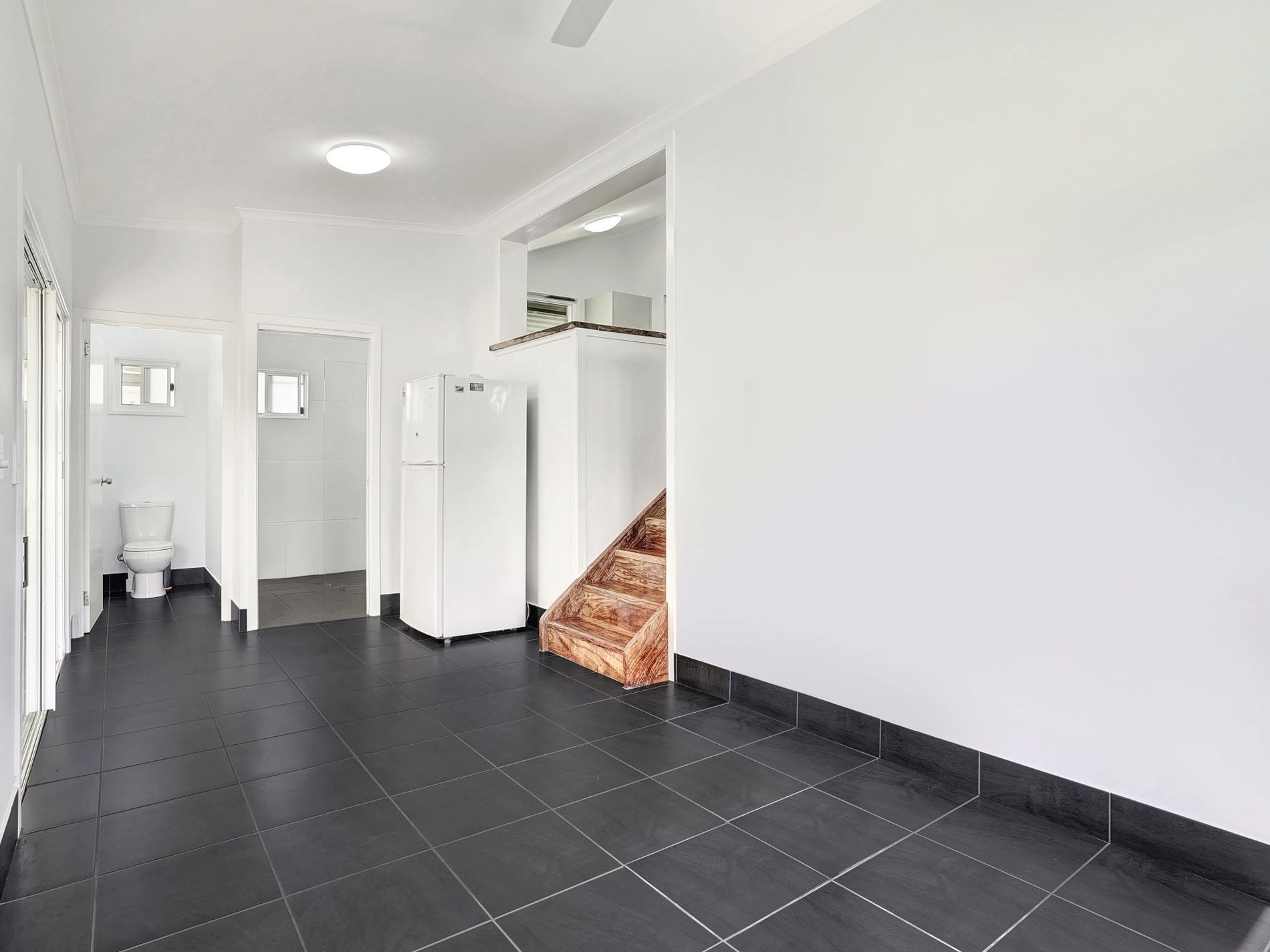 27 Meyer Ave, Wangan