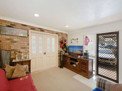 9 Pappas Way, Carrara