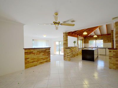 8 Rossetti Court, North Lake