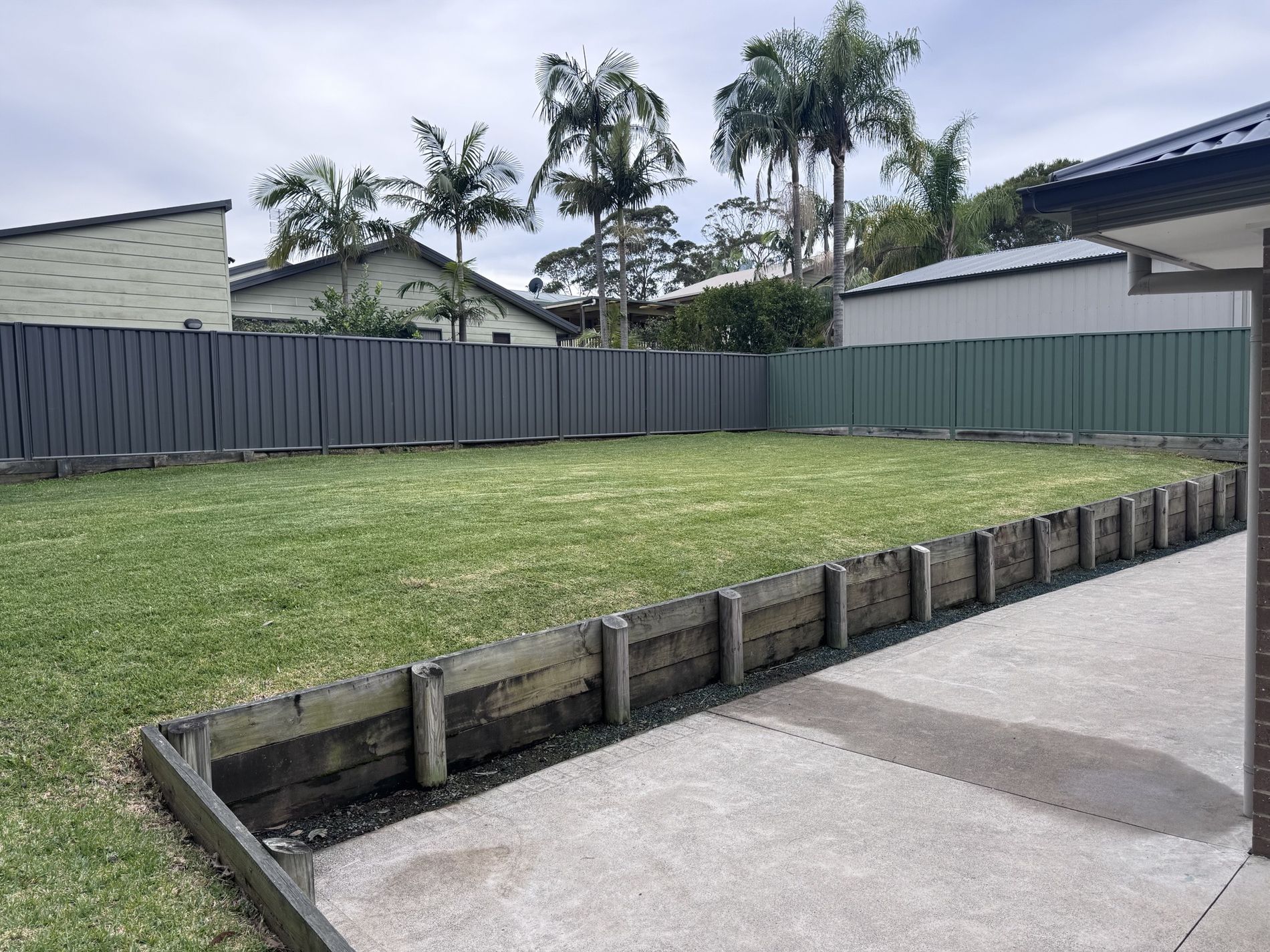 1 The Bounty, Manyana