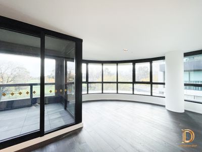 unit 201 / 20 Queens Road, Melbourne