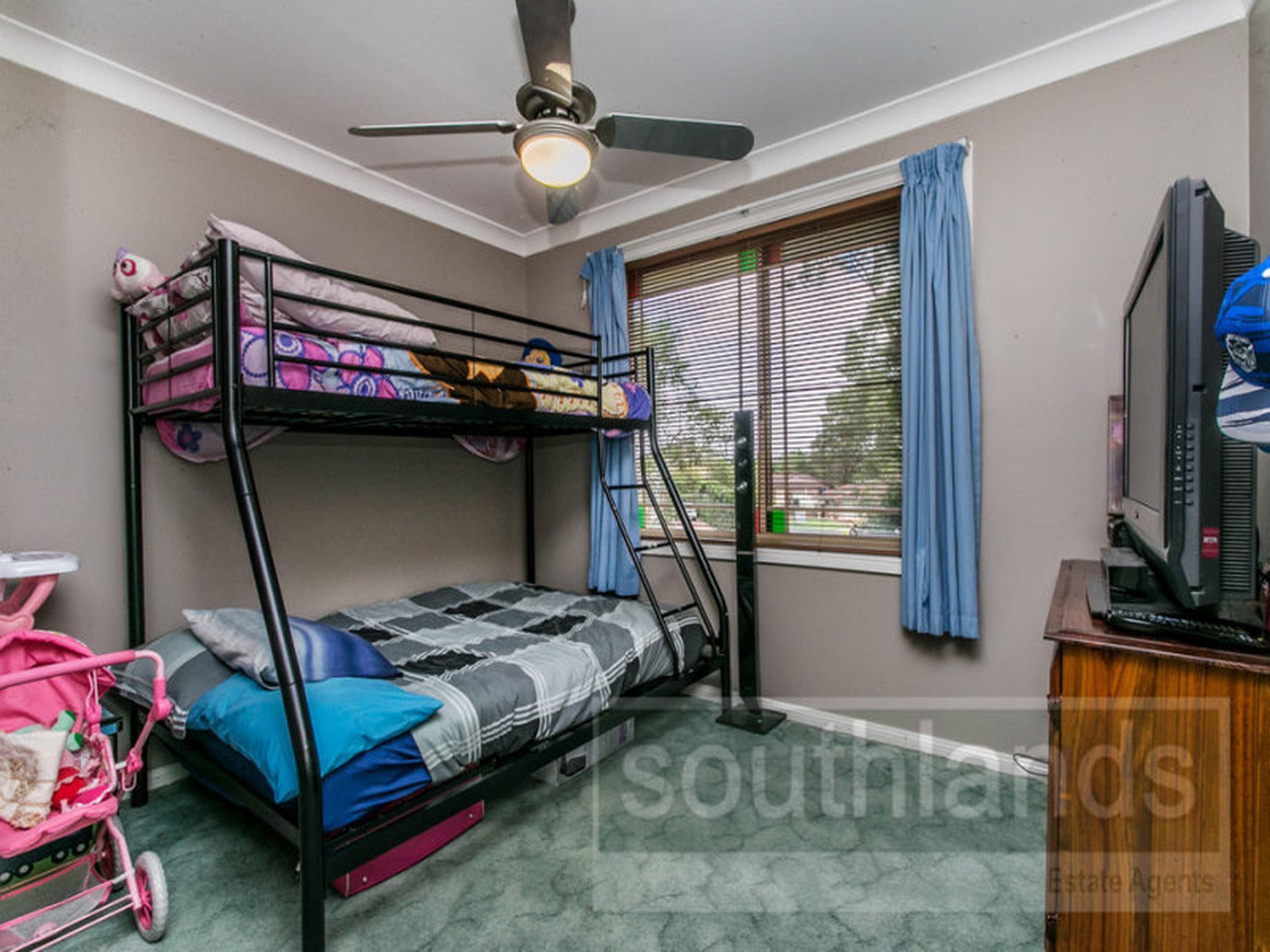 1 Barronfield Drive, GLENMORE PARK
