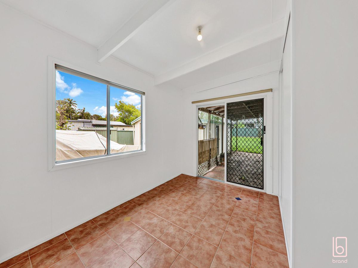 33 Hughes Avenue, Kanwal