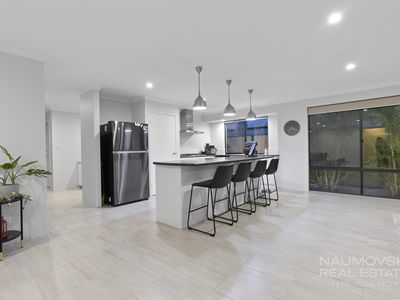 6 Ray Gardiner Vista, Tapping