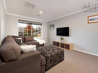 8 MEMORIAL DRIVE, Wodonga