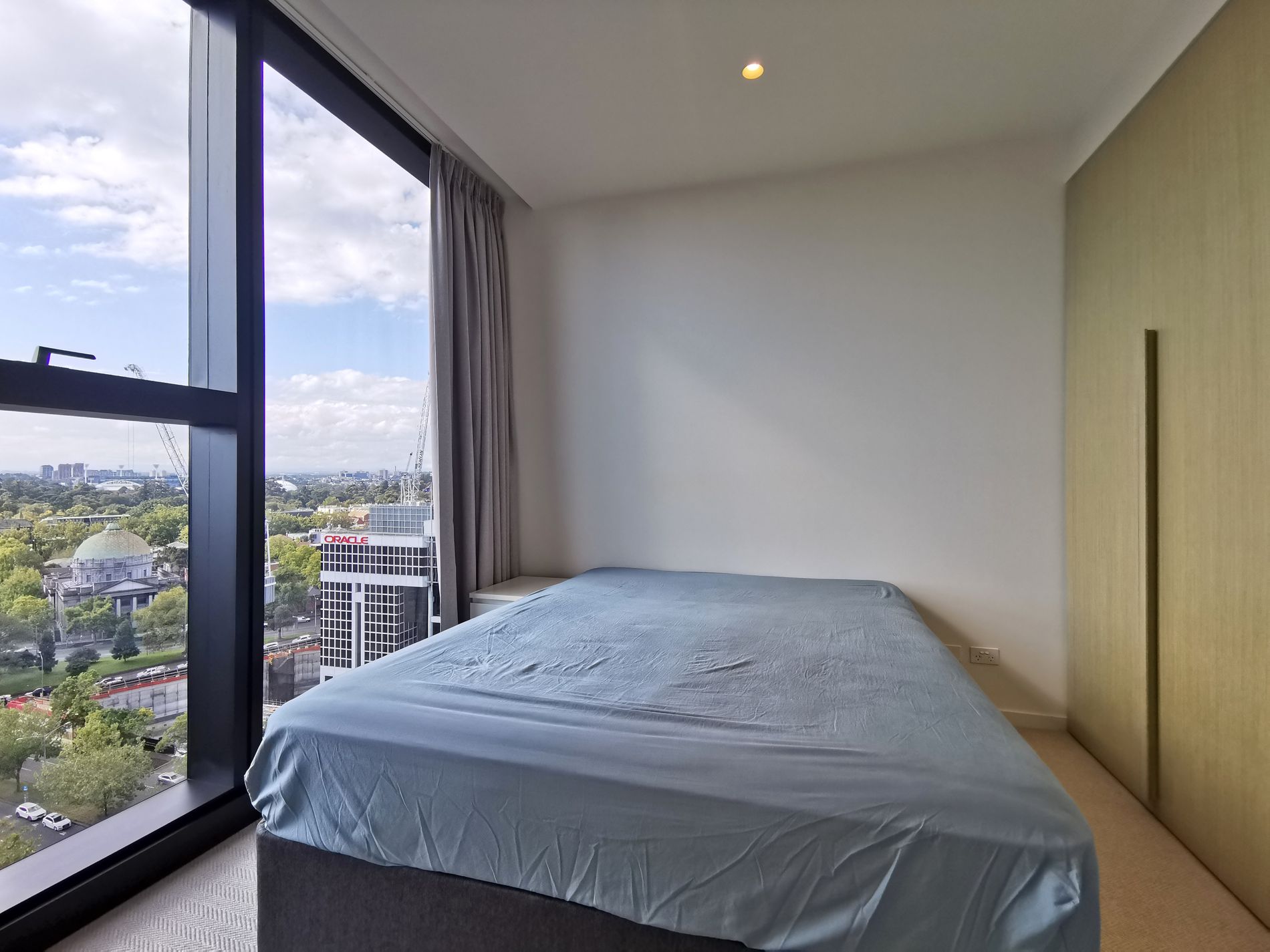 1708 / 450 St Kilda Road, Melbourne