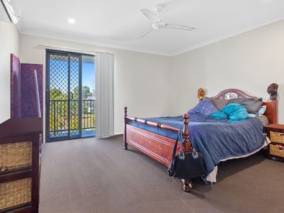 2 / 14 Azure Way, Coomera