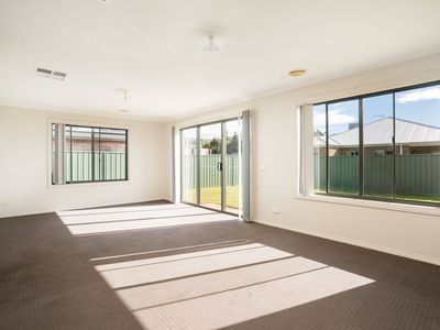 76 VICTORIA CROSS PARADE, Wodonga