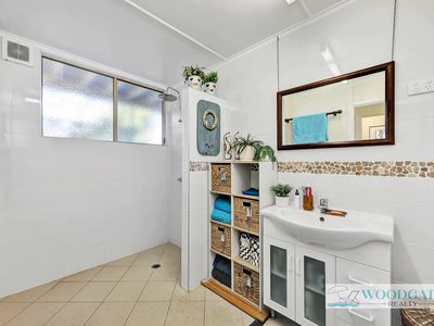 104 Esplanade, Woodgate