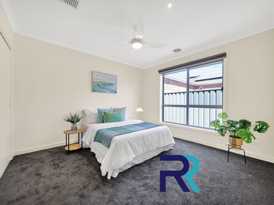 5 EMMETTS MEWS, Deer Park