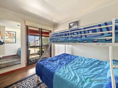 32 Young Crescent, Tawonga South